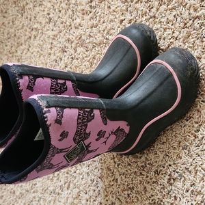 Girls muck boots